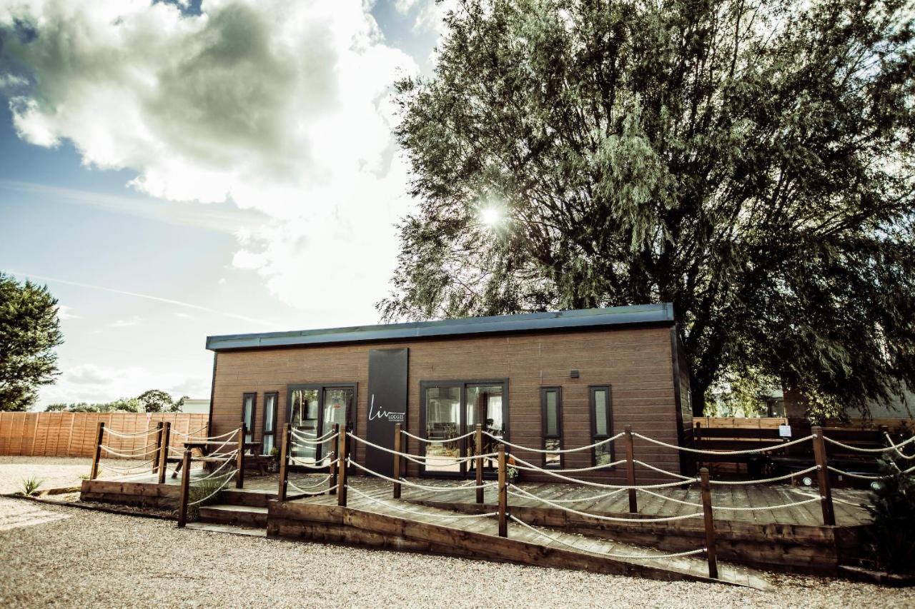 Black Bull Retreat, Barmston With Private Hot Tubs Driffield ภายนอก รูปภาพ
