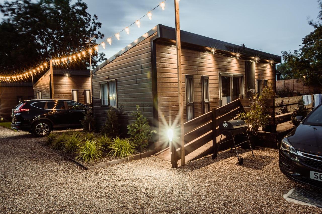 Black Bull Retreat, Barmston With Private Hot Tubs Driffield ภายนอก รูปภาพ