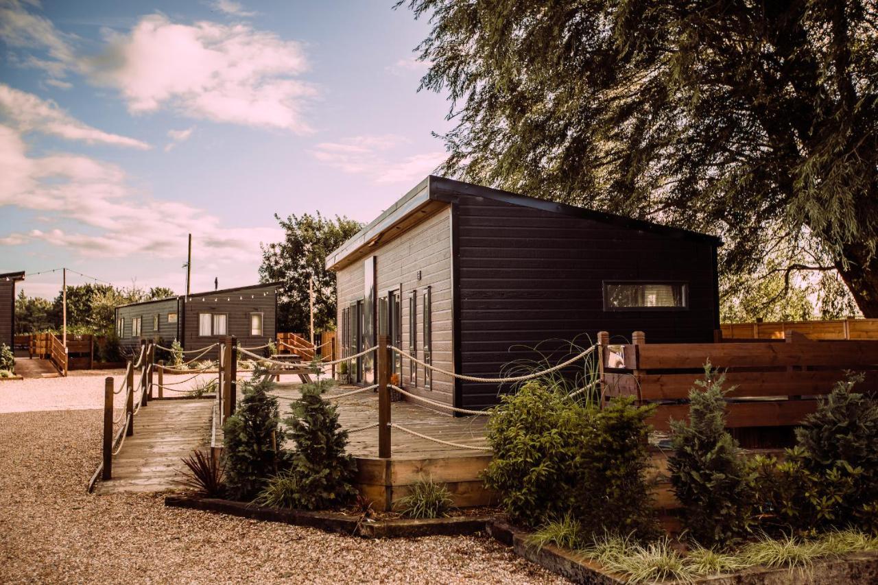 Black Bull Retreat, Barmston With Private Hot Tubs Driffield ภายนอก รูปภาพ