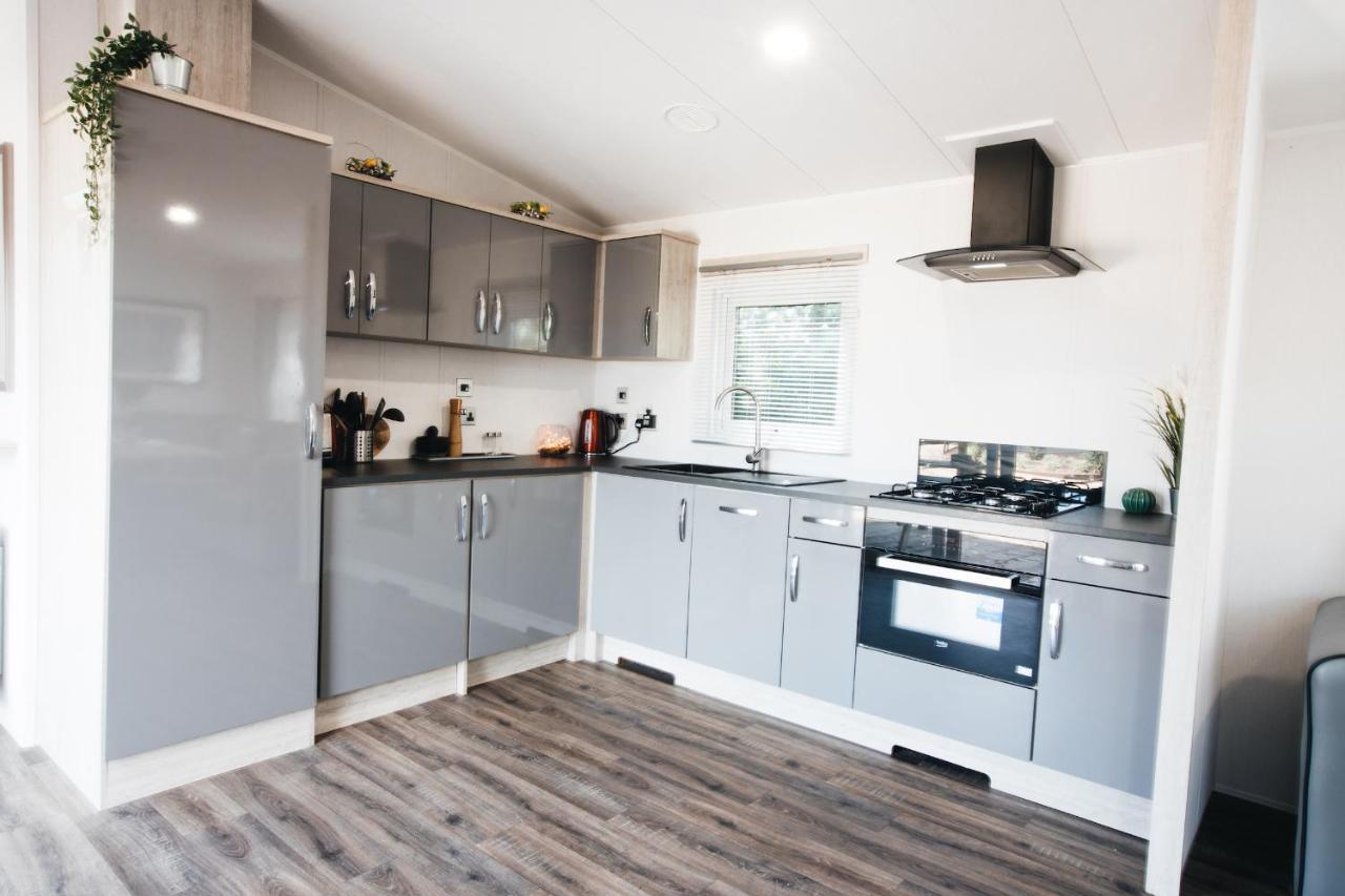 Black Bull Retreat, Barmston With Private Hot Tubs Driffield ภายนอก รูปภาพ