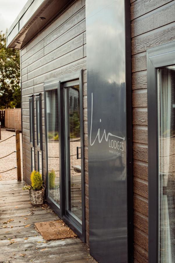 Black Bull Retreat, Barmston With Private Hot Tubs Driffield ภายนอก รูปภาพ