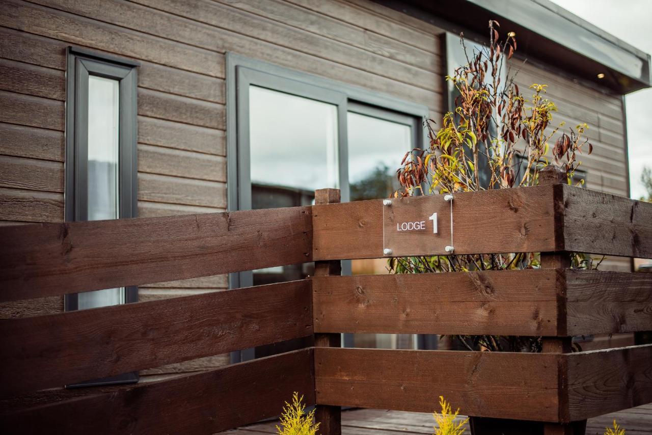 Black Bull Retreat, Barmston With Private Hot Tubs Driffield ภายนอก รูปภาพ