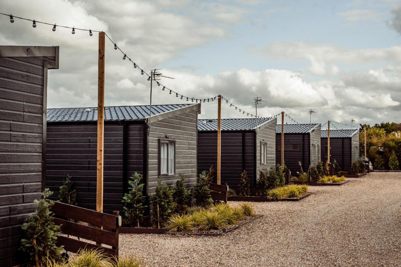 Black Bull Retreat, Barmston With Private Hot Tubs Driffield ภายนอก รูปภาพ