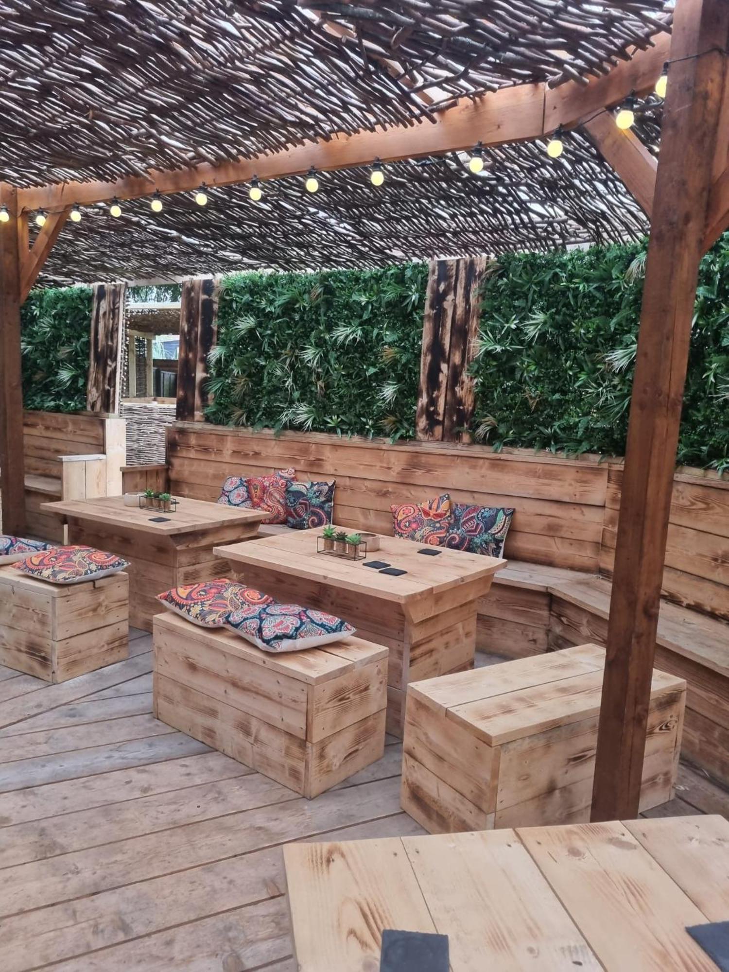 Black Bull Retreat, Barmston With Private Hot Tubs Driffield ภายนอก รูปภาพ