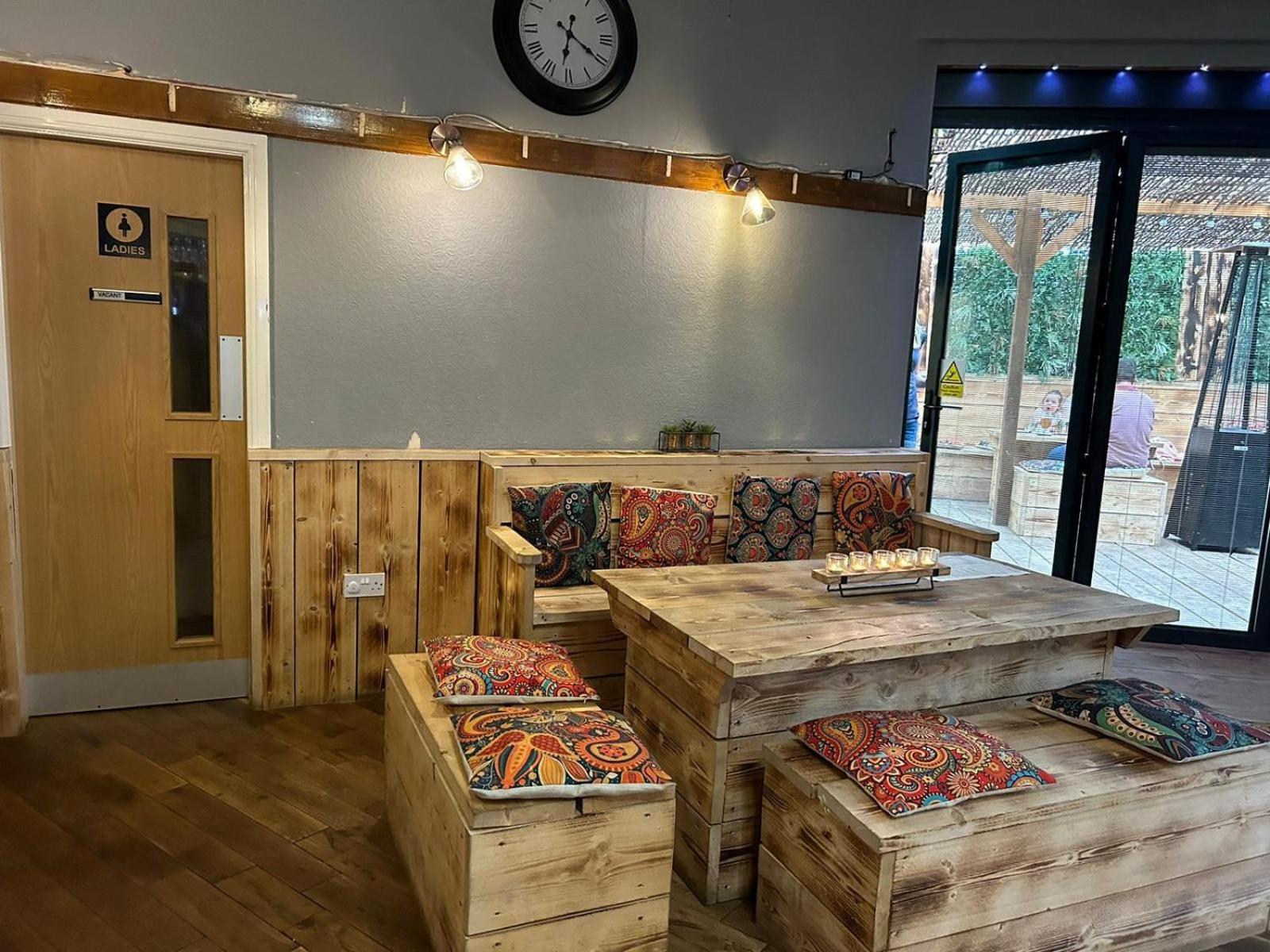 Black Bull Retreat, Barmston With Private Hot Tubs Driffield ภายนอก รูปภาพ