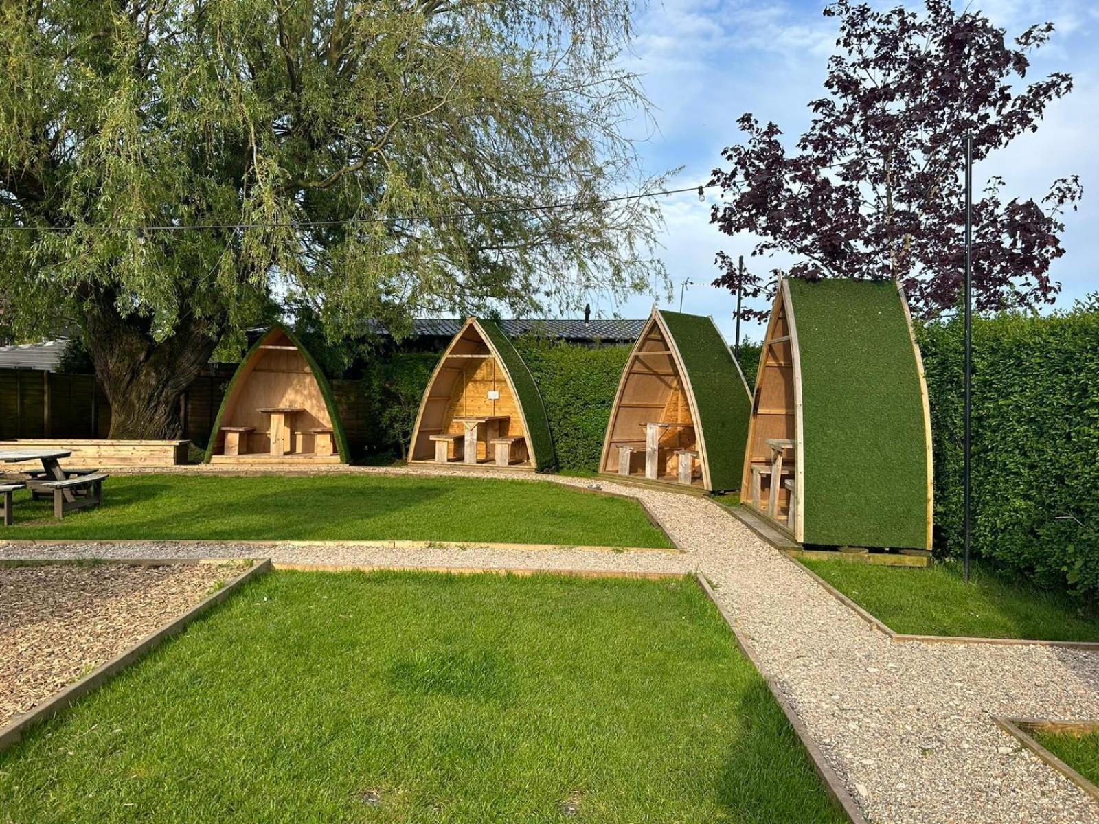 Black Bull Retreat, Barmston With Private Hot Tubs Driffield ภายนอก รูปภาพ