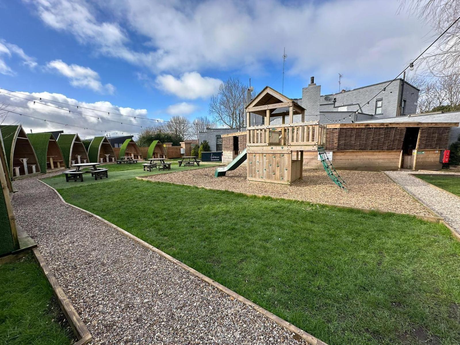 Black Bull Retreat, Barmston With Private Hot Tubs Driffield ภายนอก รูปภาพ
